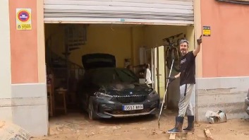 Vicente Moreno, colaborando con su familia en Massanassa / Fuente: Movistar La Liga TV